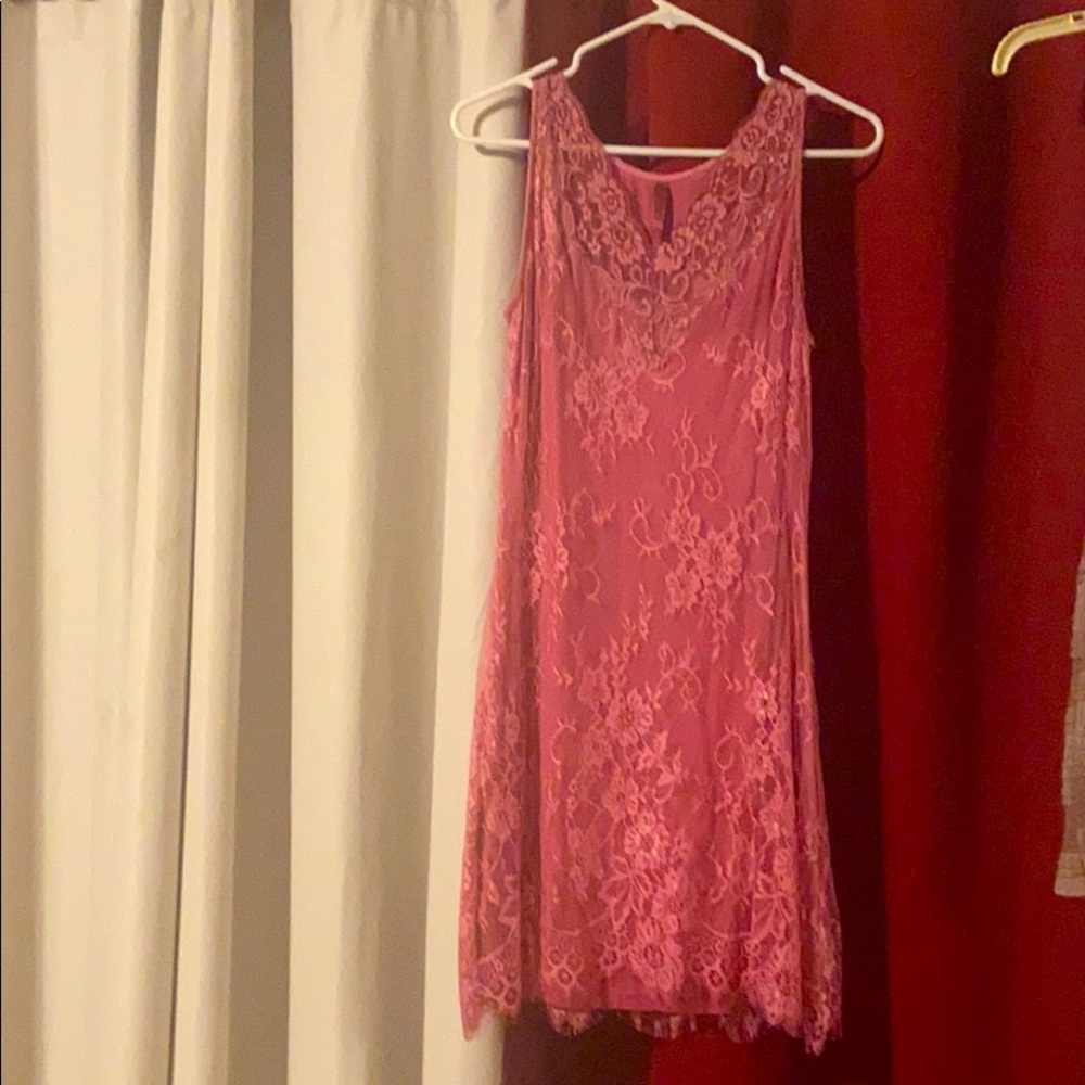 Sleeveless pink Monero dress